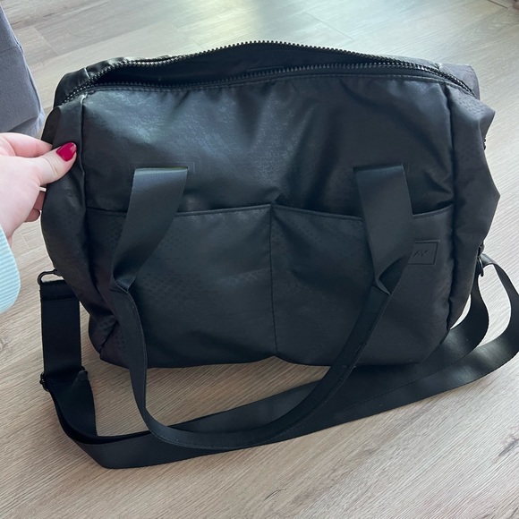 Vooray Alana Duffle! - Picture 1 of 9